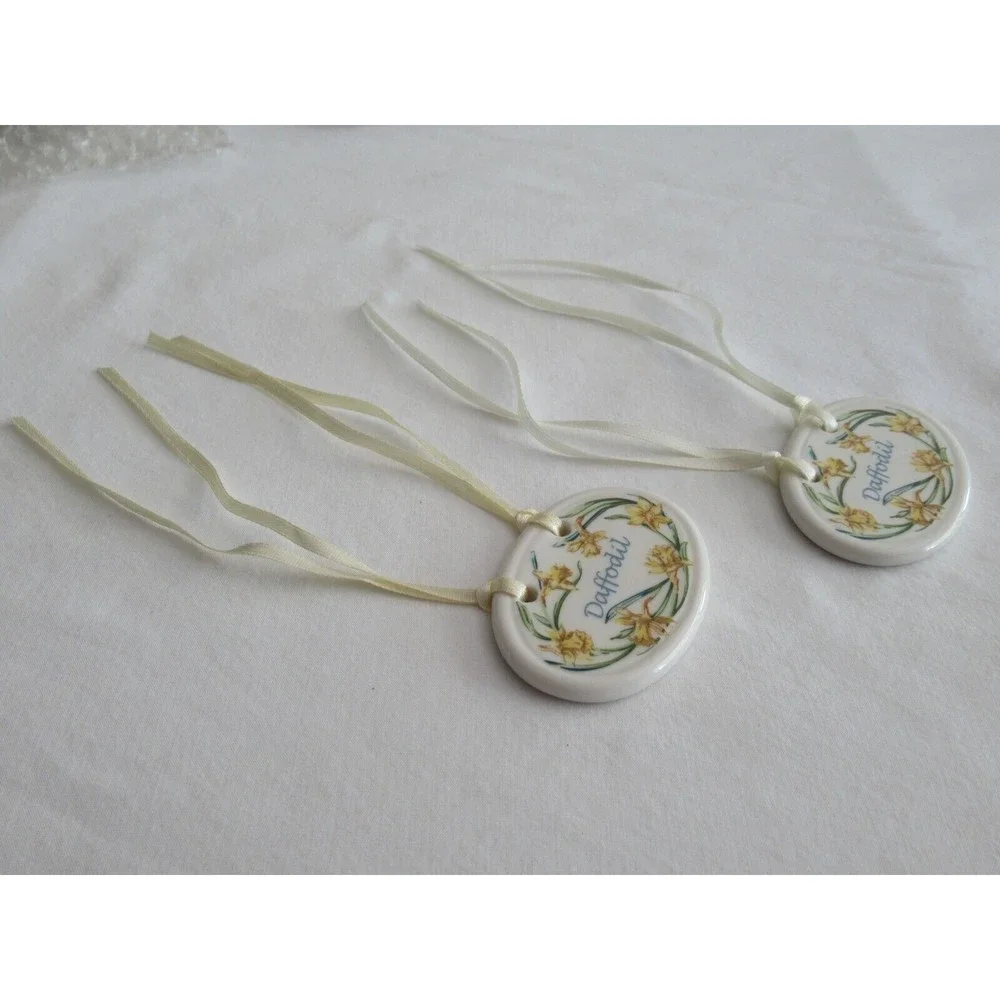 Lot 2x Longaberger Collector Club May Series Daffodil Basket Tie-Ons 23587